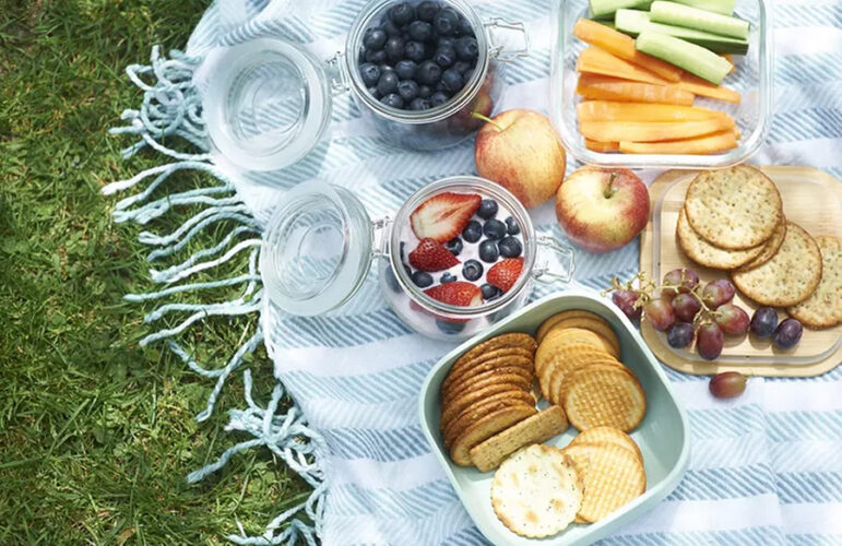 Hosting a Plastic-Free Picnic: Sustainable Tips and Tricks